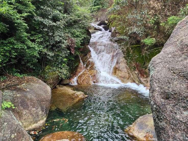 无限翻滚小球
